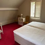 Het Uilenbos Отель Де-Коог